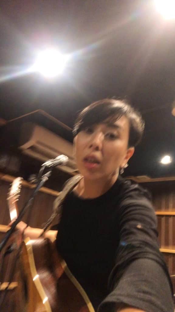 LOVEのインスタグラム：「前半ドラム、声聞こえません、あしからず、笑  後半カホン  どーしようかねっていうリハ。 12/6、オンラインチケット、発売中ー！」