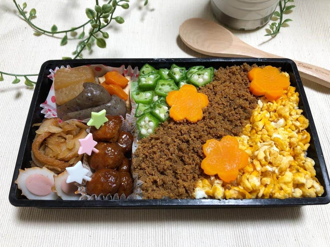 前田友香のインスタグラム：「毎日のお弁当作り🍱 @maeyuka_gohan   ご希望により ウィンナーは必ず入れて 生野菜はなるべくなしで 不定休で 頑張っています🤣✨  睡眠は しっかりとりたい ギリギリまで寝ていたい人なので お弁当をいかに 時短で作れるかが 勝負だす🍱🤩  あれ？ ミートボール率高いな笑 たまたまです🤣🤣🤣  #お弁当 #弁当 #弁当記録  #手作り弁当 #愛妻弁当 #料理 #料理好き  #新米主婦  #レシピ」