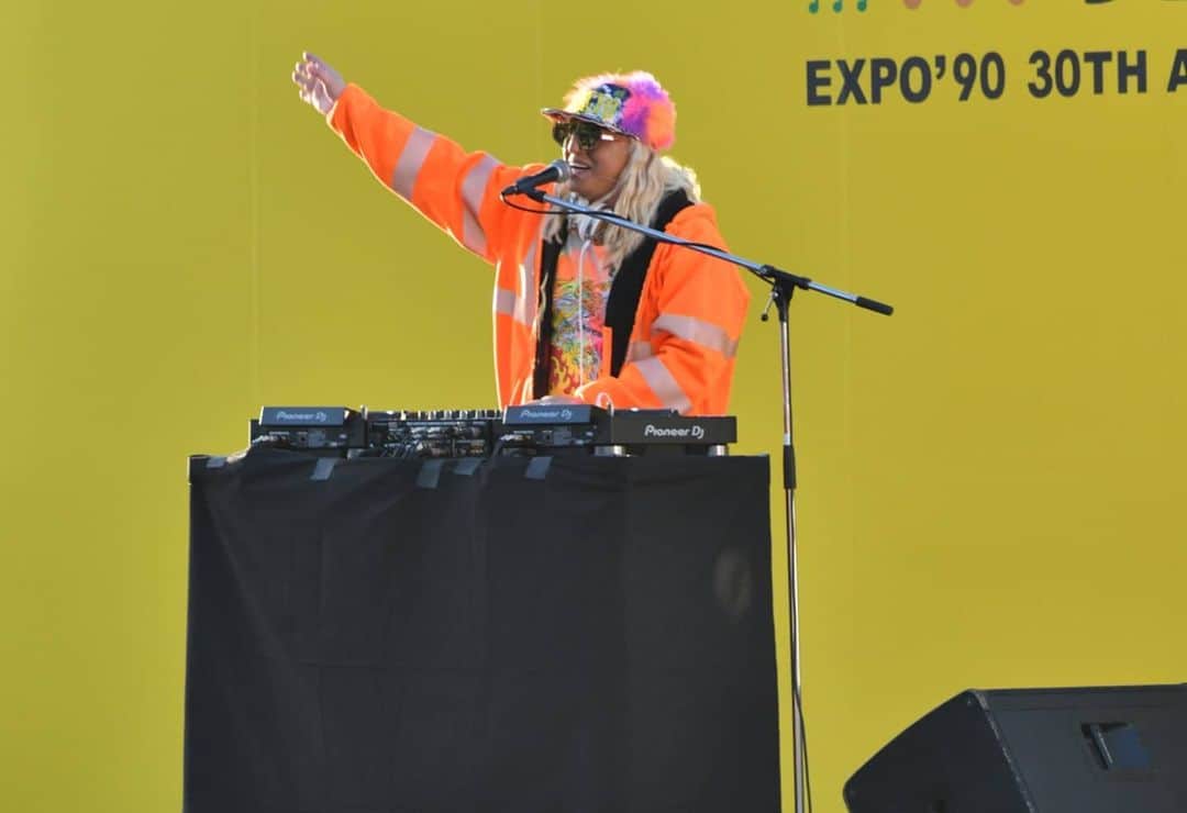DJ KOOさんのインスタグラム写真 - (DJ KOOInstagram)「PARK JAM ！！大阪ダンサーズの皆さんとコラボレーション！！ 青空の下！！世代を越えて音楽とダンスで盛り上がった花博30Anniversary！！ 最KOOでした！！THX a lot！！   #PARKJAM #花博 #DJKOO」11月21日 20時50分 - dj_koo1019