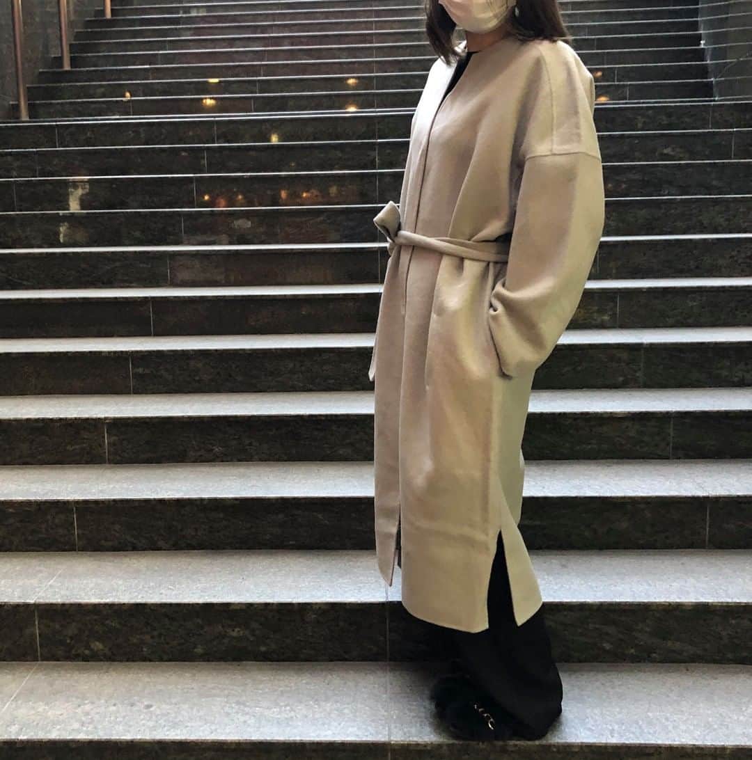 キャナルシティ博多のインスタグラム：「＼ #キャナルこの冬買いたいアウター9選 ／ この冬はいつもよりアクティブに屋外で過ごすシーンが多くなりそう。 軽い、美シルエット、ちゃんと、あたたかい。ちゃんと、機能的。ちゃんと、こだわってる。 そんな魅力的なアウターを厳選しました！  ＊SENSE OF PLACE by URBAN RESEARCH(センスオブプレイスバイアーバンリサーチ/イーストビル1F) ウールリバーノーカラーコート ¥14,190  去年に引き続き人気のリバーコート。リラックス感でしなやかな素材は冬のスタイリングをワンランク上に格上げしてくれそう。ベルトを調整することでミニマムな着方もできる。５色のカラーバリエーションから似合う１色を見つけて。  次回は【ザ・スーツカンパニー】をご紹介します！ これまでの紹介記事は #キャナルこの冬買いたいアウター9選でチェック♪ ＊CANAL INFORMATION＊ 11/20(金）~11/23(月・祝)の期間はキャナルシティ博多館内ご利用でf-JOYポイント5倍！お買い物がお得なこの期間に冬のアウターをGETして♪  #キャナルシティ博多 #キャナルシティ #キャナル #canalcityhakata #canalcity #canal #福岡 #買い物 #博多 #天神 #アウター #冬アウター #冬服 #リバーコート #ウールコート #ウール #senseofplace #senseofplacebyurbanresearch #センスオブプレイス #ファッション #レディスファッション #fashion #おしゃれ  #オシャレ #冬コーデ #コーディネート #今日のコーデ #イマ旬」