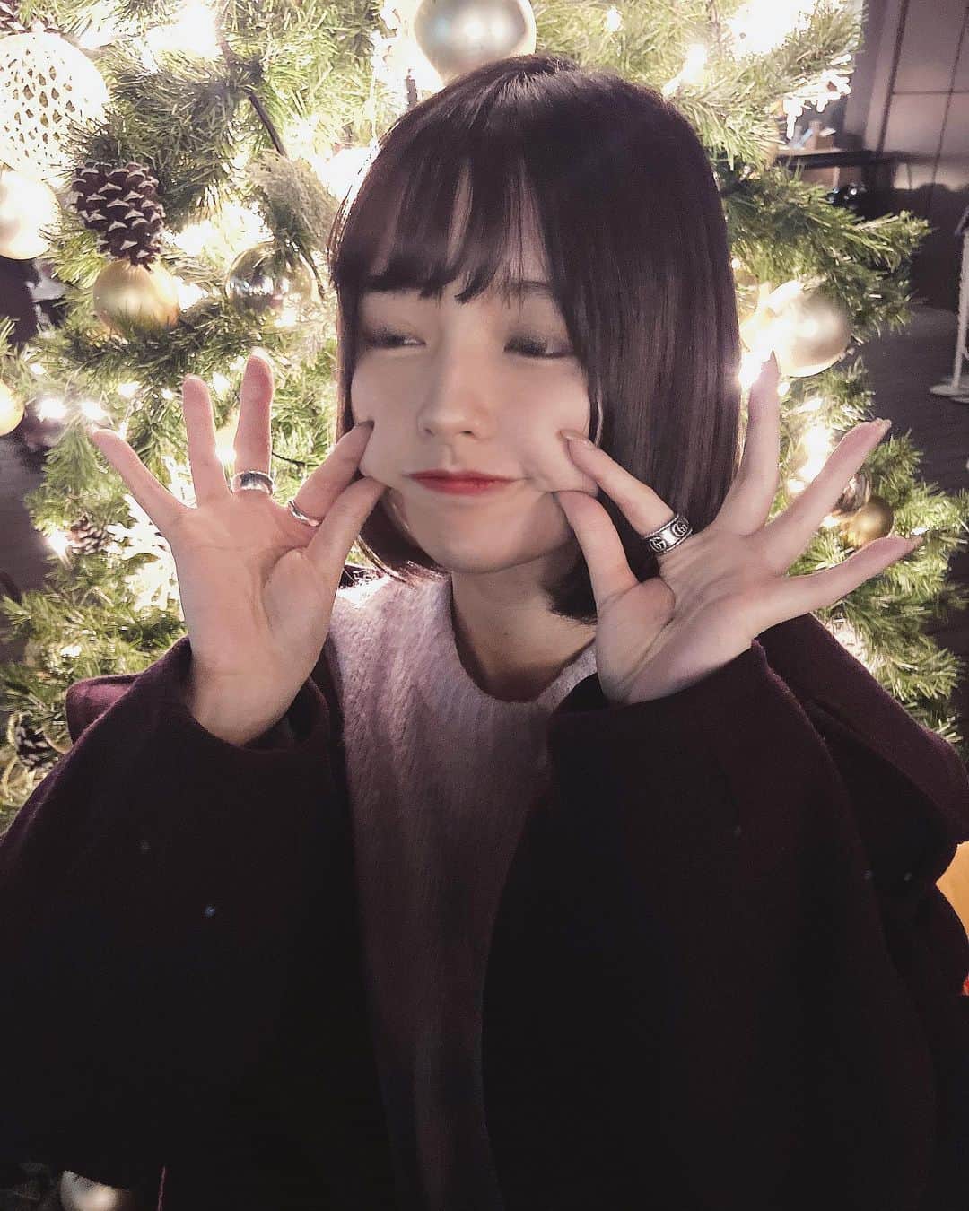 sarimaru(国木田さりまる)のインスタグラム：「渾身のぶりっ子が半目で台無しになった👶🏻🎄」