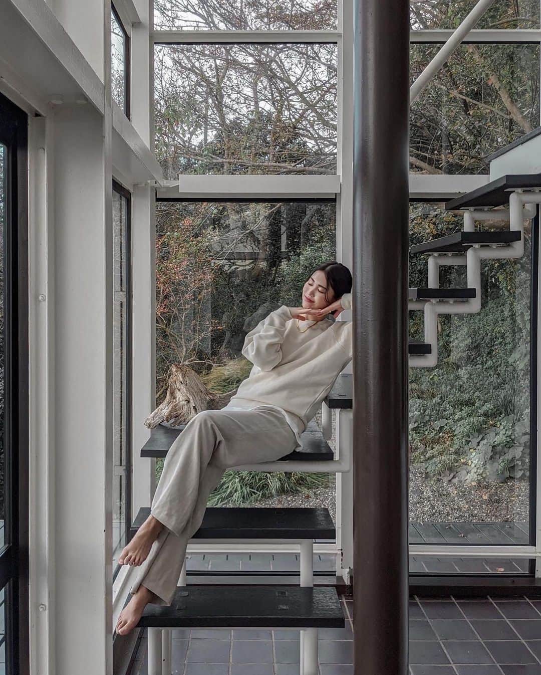 影山可蓮さんのインスタグラム写真 - (影山可蓮Instagram)「・ ・ Relax time @ Airbnb 🌲 📍伊豆 ・ ・ スケスケおしゃれお宿にて📷 撮影以外は基本的に超楽々な格好🌿 ・ ・ 🏷 TOPS @akte_official  PANTS @aclent_official  ACC @aroq_official  ・ #outfit #ootd  #trip #伊豆 #izu #静岡観光  #コーデ #コーディネート #今日のコーデ #私服　#karen_k_outfit」11月21日 20時56分 - karenoutfits