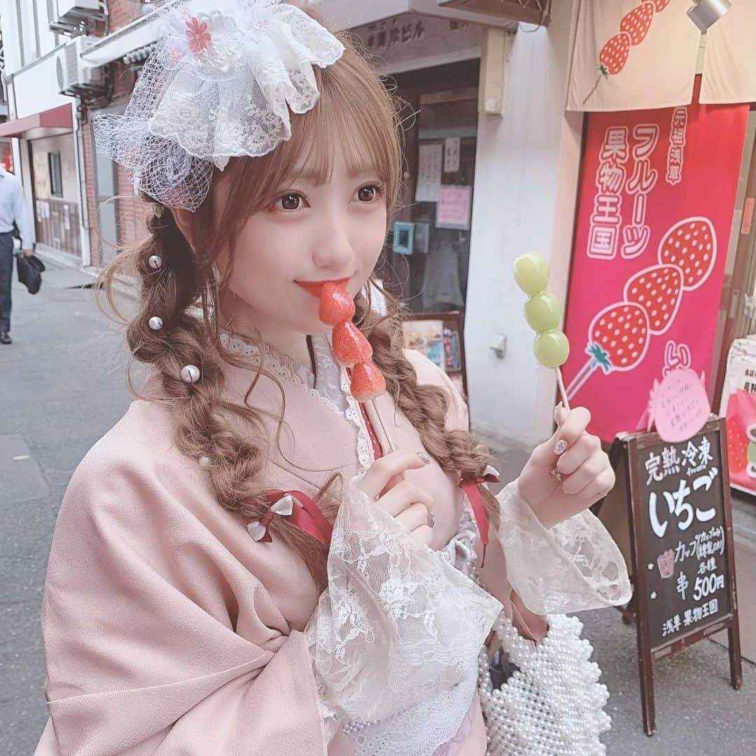 田口未彩のインスタグラム：「🤍  昨日ひよりとお泊まりして着物着て 浅草観光してきたの〜🐇💓🐥  浅草にあるラッカーハウスて所に 泊まったのだけど、 お部屋がめちゃくちゃ綺麗で広くて 入った瞬間からテンション上がりまくりでした💓💓  楽しい2日間だったーー☺️💓  @lacquer_house_9  @vasara_asakusahonten   #浅草ホテル　#浅草観光　#ラッカーハウス　#lacquerhouse #VASARACE #着物レンタルVASARA #レトロ着物 #レトロモダン #バサラッカー限定コラボプラン」