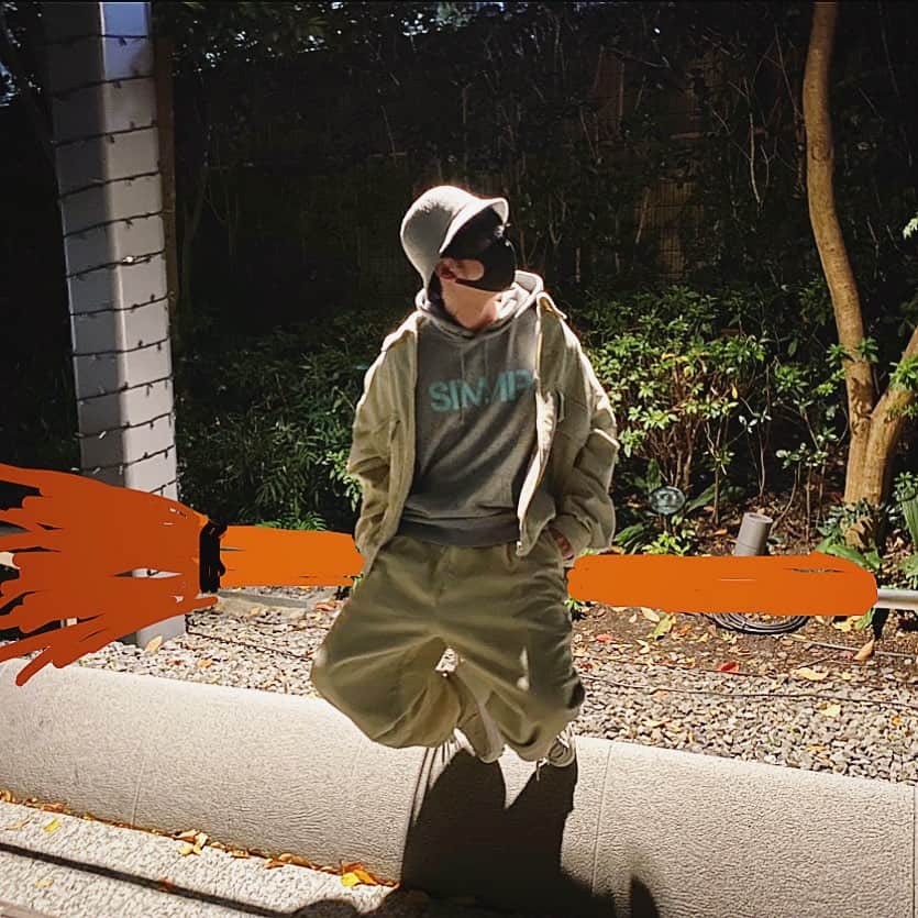 田中シングルのインスタグラム：「魔法使い  #雑なホウキ」