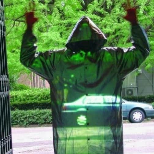 エルエヌシーシーのインスタグラム：「LN-CC Inspiration: Invisibility cloak by Susumu Tachi, 2004  "The purpose of our study is not to create the invisible man, that's just a by-product,” explained the cloak's inventor, Susumu Tachi. “Our real purpose is to establish augmented reality technology."  This "invisibility cloak" is made up of thousands of tiny beads of a retro-reflective material, which shines light straight back in the direction it came from. #Archive」