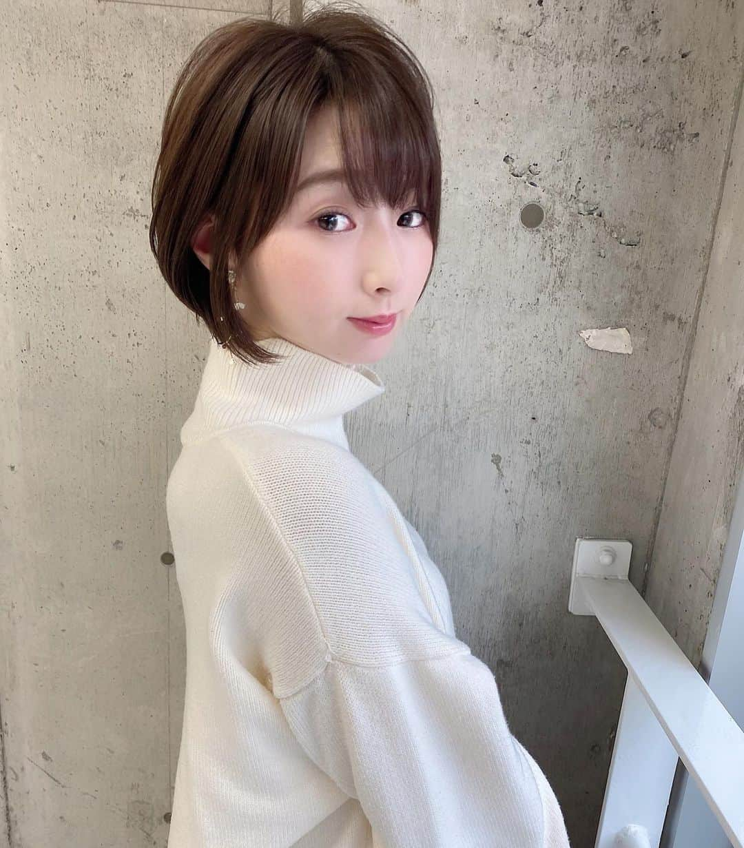 北川りなさんのインスタグラム写真 - (北川りなInstagram)「やっぱり、わたしはショートが最高♡  #ショートヘア#ショートボブ #サロンモデル#サロモ#ショートモデル #サロモ名古屋#秋コーデ#ニット #ショートスタイル #岐阜サロンモデル #ファッション#code #fashion#ootd#ハイネック #冬コーデ#ショート」11月21日 21時12分 - ri.s215.na