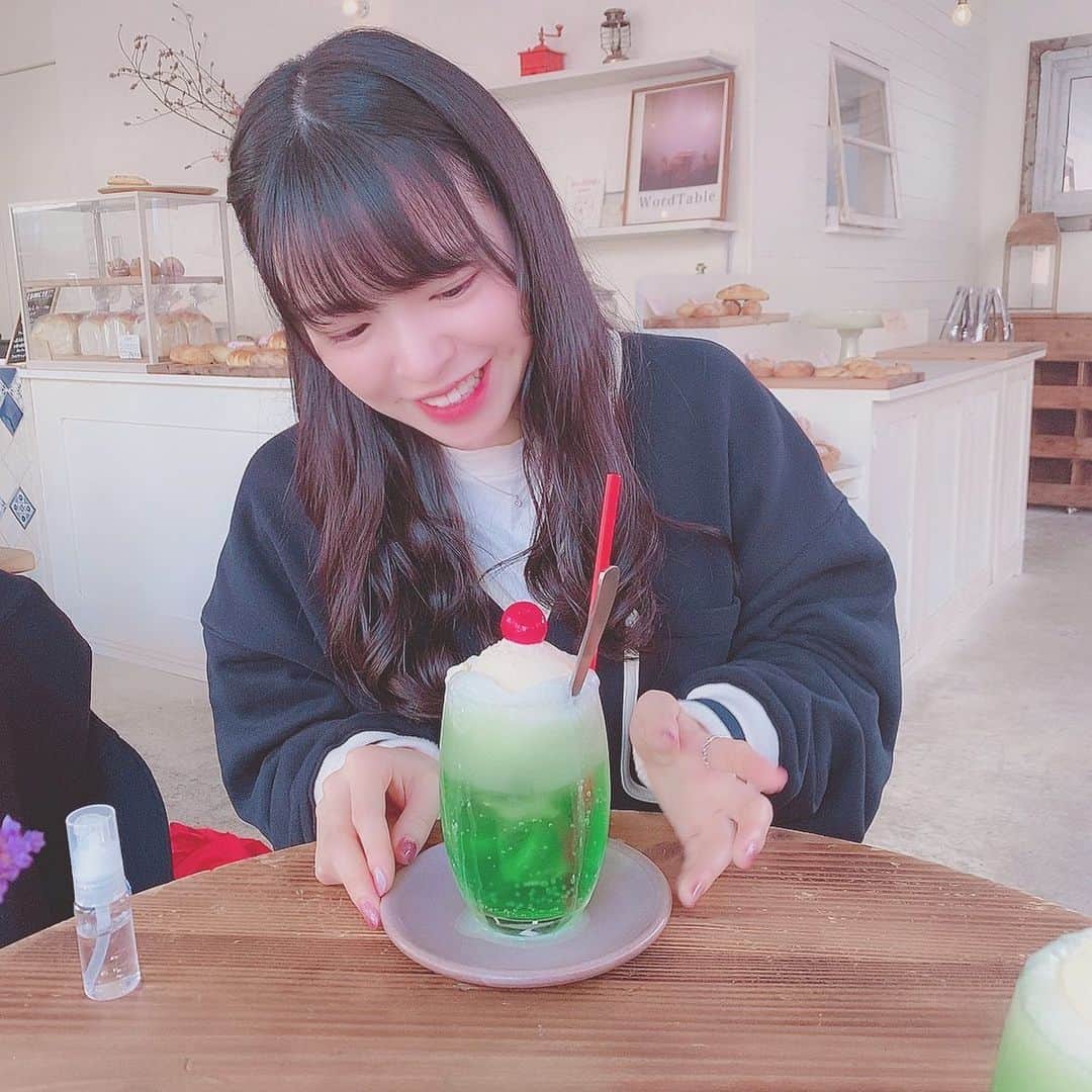 松崎博香のインスタグラム：「. なるちゃんが撮ってくれたよ😗♡ みんなのオススメカフェとか喫茶店とか 教えてほしいー！！！！！🤍 浜松にも名古屋にも行きたいカフェ たくさんある！！🥺☕️ #蔵前カフェ #蔵前 #카페 #카페스타그램」