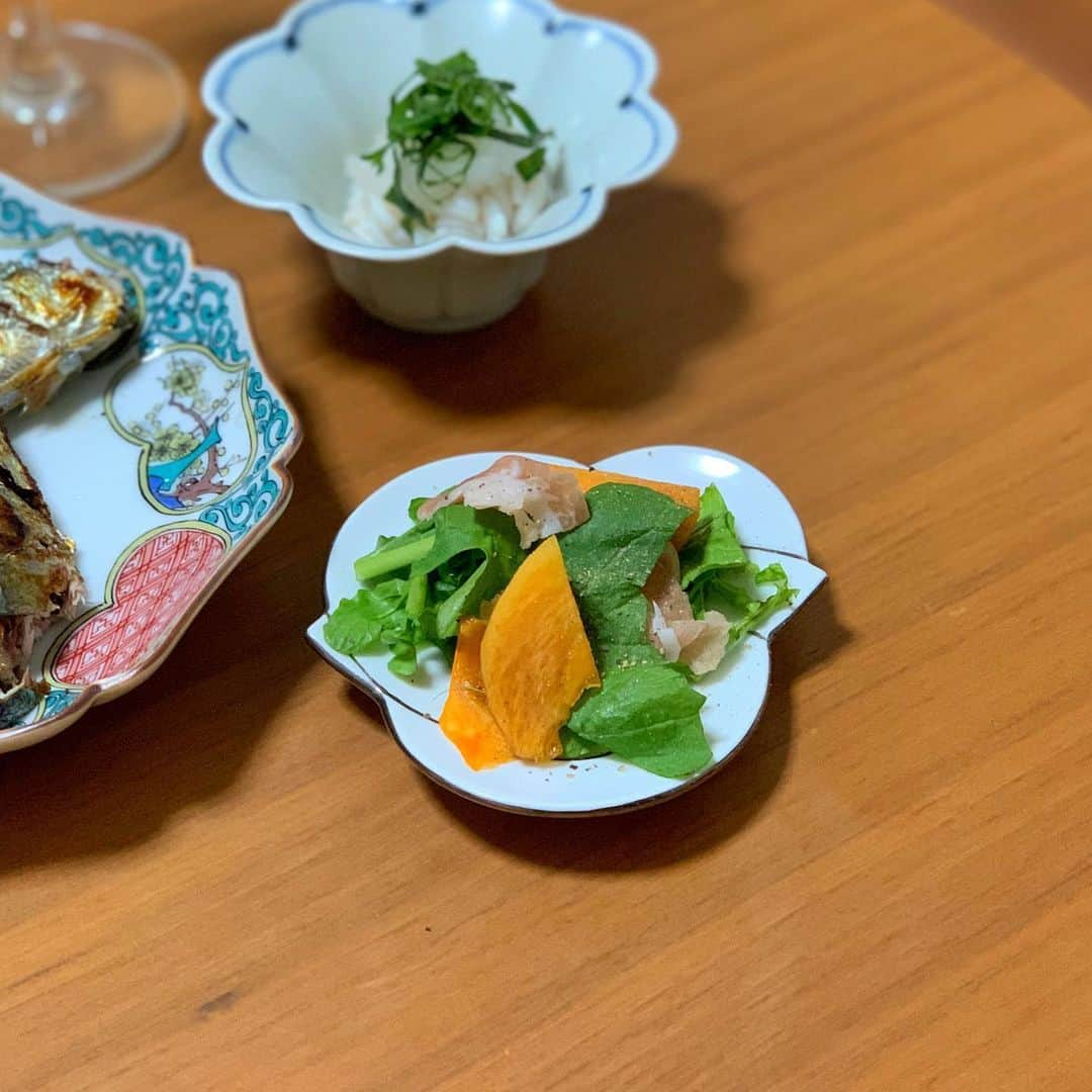 平川彩佳さんのインスタグラム写真 - (平川彩佳Instagram)「. いつかの晩酌。 . #秋刀魚の塩焼き #柿のサラダ #白子ぽん酢」11月21日 21時13分 - hirakawa_ayaka