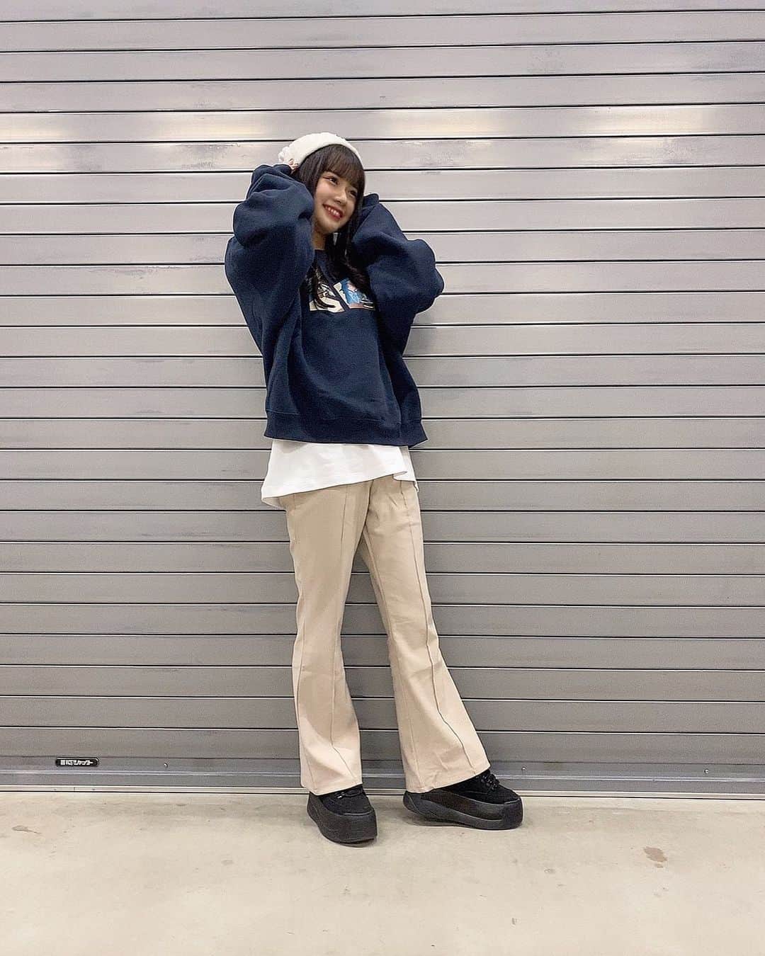 のインスタグラム：「・ ・ て上にあげたらTシャツいっぱい出ちゃった😇 ほんとはちらっと見えるつもりだった、、 ・」