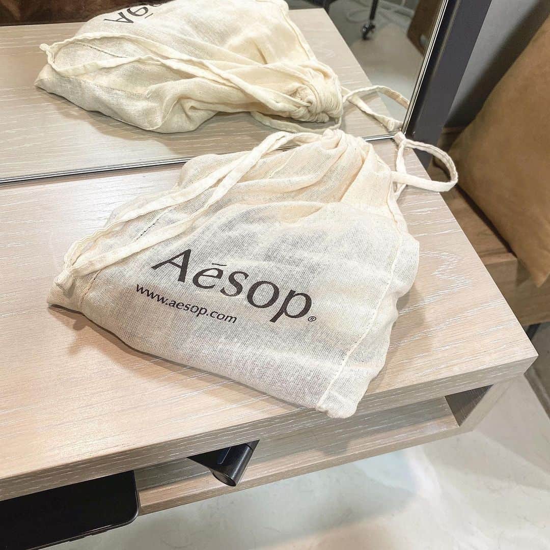 のインスタグラム：「メイクポーチにしがち🧏🏻‍♀️🧏🏻‍♀️」