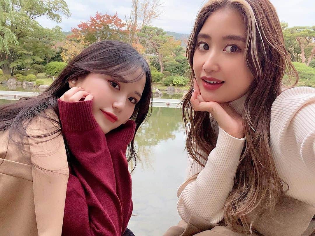 AKARIのインスタグラム：「#kyoceramuseum  美術館のお庭がほんのり紅葉してて秋感じた🍂✴︎」
