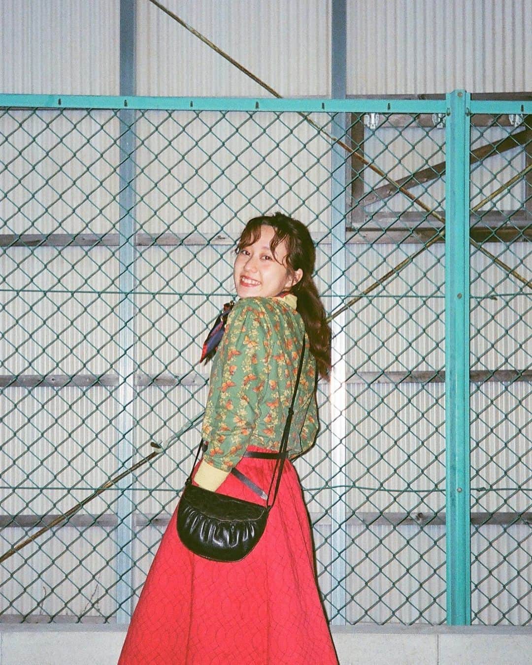 のインスタグラム：「. . いつのまにか自然に笑えるようになってる . photo 恋人 .  #_filmcom_  #portraitmood #reco_ig #jp_mood #igersjp #film_jp #film_com #as_archive #screen_archive #photo_of_the_day #indies_gram #immaginory #photosessions #sietebrian #portraits_chile #snowingfeelings #visualarg #closeup_archive #hueart_life #justaportrait #あの日の心を映して #日々フィルム #生活とフィルム　#tele6 #悪くない愉快な日常」