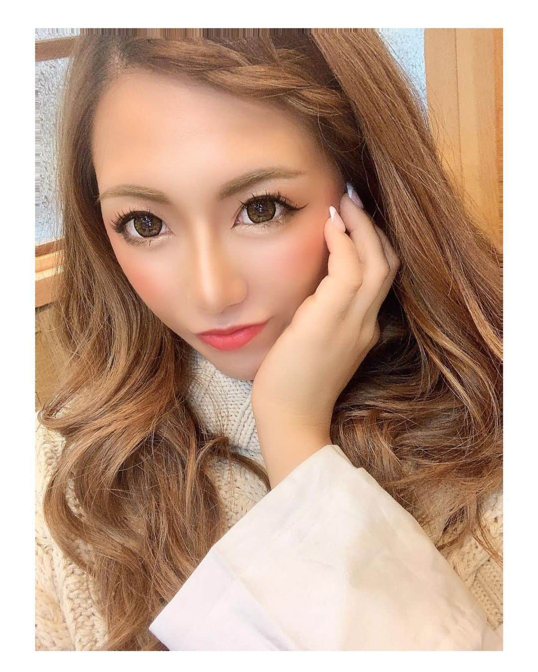 藤咲美由のインスタグラム：「藤咲出勤いたちまちた🙋🏽‍♀️🌈✨  最近顔丸いのが悩みです🙆🏽‍♀️🙆🏽‍♀️🙆🏽‍♀️」