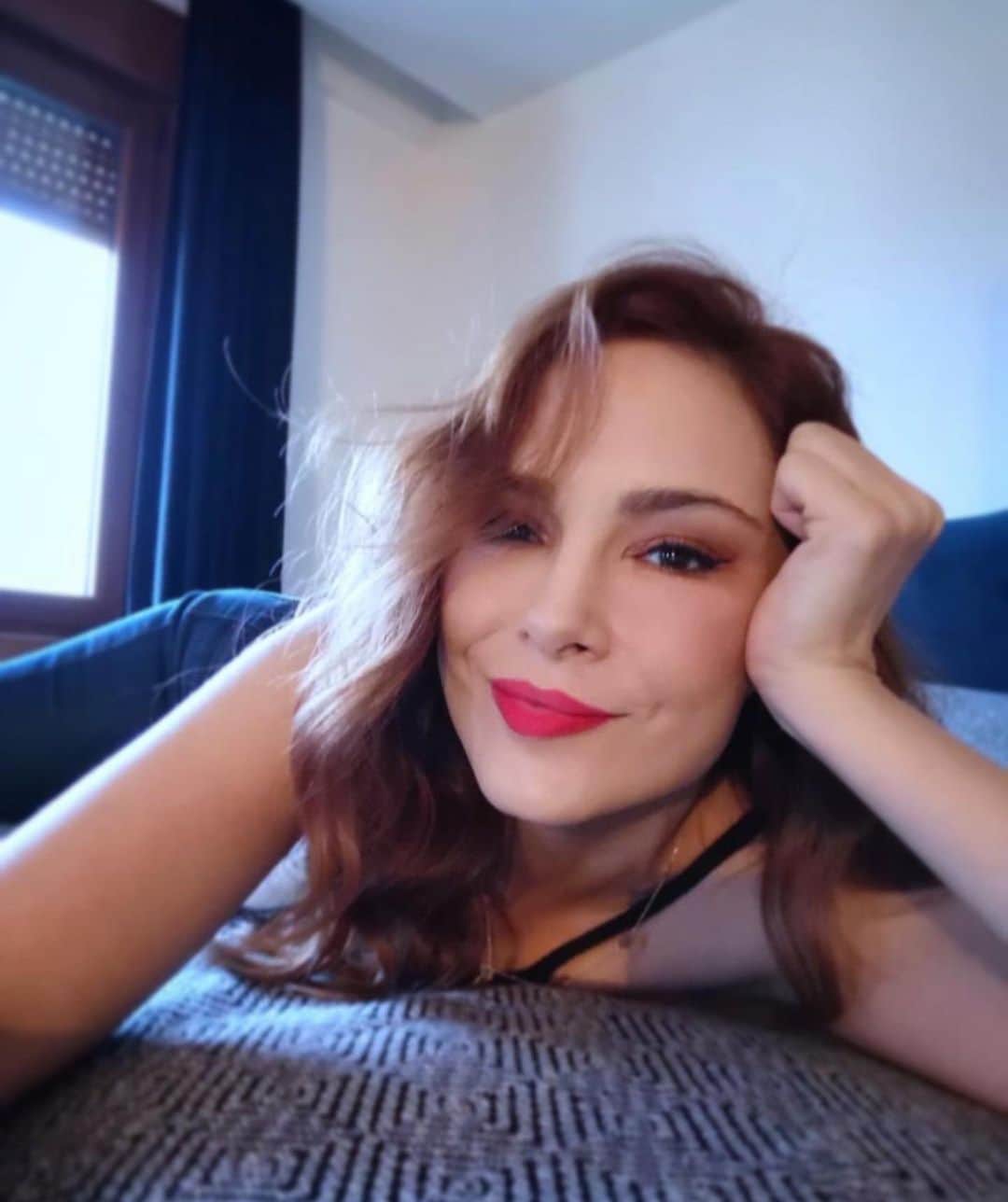 Mine Tugayのインスタグラム：「🦋」