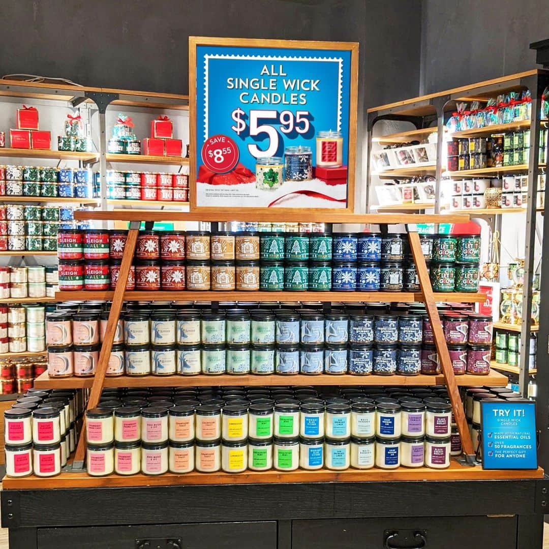 Bath & Body Worksさんのインスタグラム写真 - (Bath & Body WorksInstagram)「🚨 IN STORES ONLY! TODAY ONLY! 🚨 ALL Single Wick Candles are $5.95! With over 50 fragrances to choose from — you can snag one for EVERY stocking (plus pick up a few for yourself too!) 😉」11月21日 22時01分 - bathandbodyworks