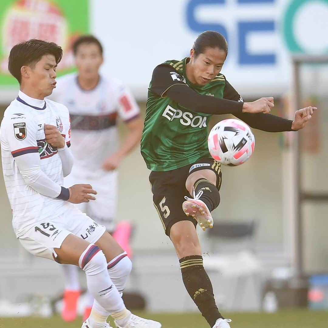 松本山雅FCさんのインスタグラム写真 - (松本山雅FCInstagram)「2020.11.21 2020 Meiji Yasuda J2 League 35th sec. Matsumoto 1-0 Okayama  #松本山雅fc #matsumotoyamaga #yamaga #onesoul #捲土雷鳥 #前貴之 #佐藤和弘 #ジャエル」11月21日 21時54分 - matsumoto.yamagafc