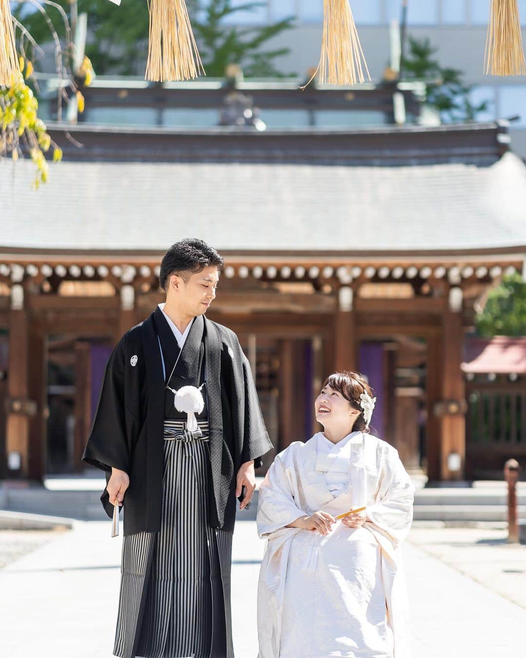 のインスタグラム：「Real Photo Wedding 　　　　　　 　　　　　 和装を着れるか心配し とても迷われていた新婦様 　 JUNOでしっかりとサポートするので着ましょう！ とお手伝いをさせて頂きました 　　　　　 とっても素敵なお写真を残して頂けて 私たちも嬉しかったです🕊 　　　　　　 ------------------------------------------------  　　　　 JUNO天神本店では 火曜日限定で店内フォトプランをご案内しております。 ㅤㅤㅤㅤㅤㅤㅤㅤㅤㅤㅤㅤ 【Photo Wedding  Plan 25万円】 ・ドレス、タキシード2点ずつフリーセレクト ・ヘアメイク2スタイル ・150カットデータ納品  【Photo Wedding  Plan 30万円】 ・ドレス、タキシード1点ずつフリーセレクト ・和装、紋付袴1点ずつフリーセレクト ・ヘアメイク2スタイル ・150カットデータ納品  お好きな方からお選び頂けます。  プライベート空間で撮影を楽しんでみませんか？ ㅤㅤㅤㅤㅤㅤㅤㅤㅤㅤㅤㅤㅤ  #JUNOの前撮り 　　　　　 ------------------------------------------------ ㅤㅤㅤㅤㅤㅤㅤㅤㅤㅤㅤㅤㅤ 詳細は@juno_tenjin 092-736-3412 までお問い合わせくださいませ。 ㅤㅤㅤㅤㅤㅤㅤㅤㅤㅤㅤㅤㅤ ------------------------------------------------  ㅤㅤㅤㅤㅤㅤㅤㅤㅤㅤㅤㅤㅤ #juno  #junowedding #junodress #realwedding #前撮り #photowedding  #フォトウェディング #weddingdress #ウェディングドレス #colordress  #カラードレス #結婚式 #プレ花嫁 #福岡プレ花嫁 #ドレス迷子 #和婚 #神社婚 #白無垢 #色打掛」