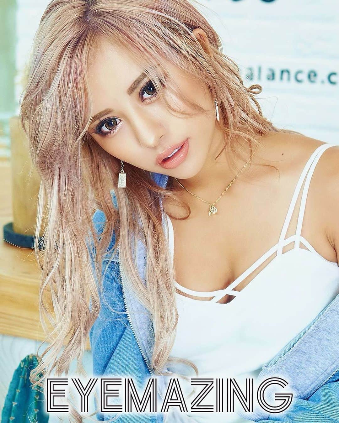 のインスタグラム：「「 瞳から、私らしく 」 . . . 待望の"華プロデュースカラコン"が発売決定🎉 . DM殺到しておりますが１２月発売です💋 . EYEMAZINGさん初のカラコン開発に 私を起用して頂き光栄すぎます🥰💖 . デザイン詳細や発売情報まで 皆様お楽しみに✨ . . . @eyemazing_official」
