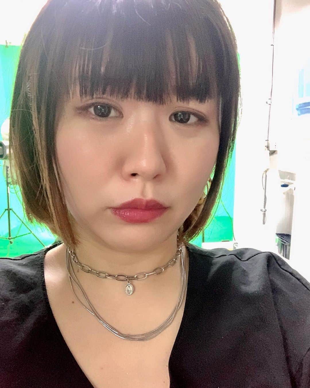 小出真保さんのインスタグラム写真 - (小出真保Instagram)「ゲームCMの撮影がありました🙏🙏🙏ゲーマーとしては しあわせな仕事であります。(特に ロックスターゲームスだけどなんでも好きヨネ) 叫びまくりました‼️ 1枚目は スーブー(ブス)の役。 2枚目は ザ・ノンフィクションに出てくる メンタルが少し不安定な 女性役。です。  #game #ザノンフィクション #cm」11月21日 22時00分 - mahokoide