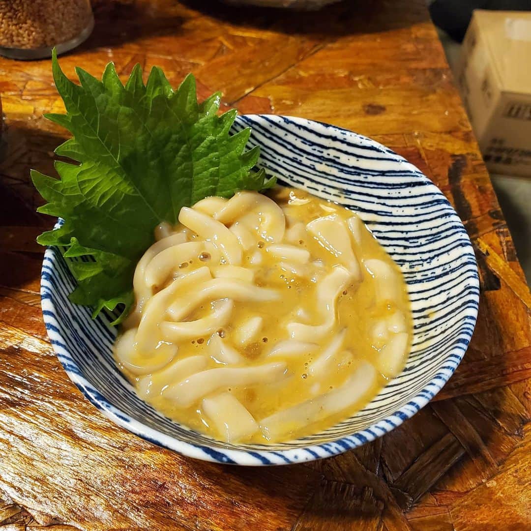鈴木奈都さんのインスタグラム写真 - (鈴木奈都Instagram)「手作りイカの塩辛🦑 自分で作ると、塩少なめで肝の味が強く出来て美味いよー  #魚料理 #サバヨミクッキング」11月21日 22時11分 - suzukinatsu