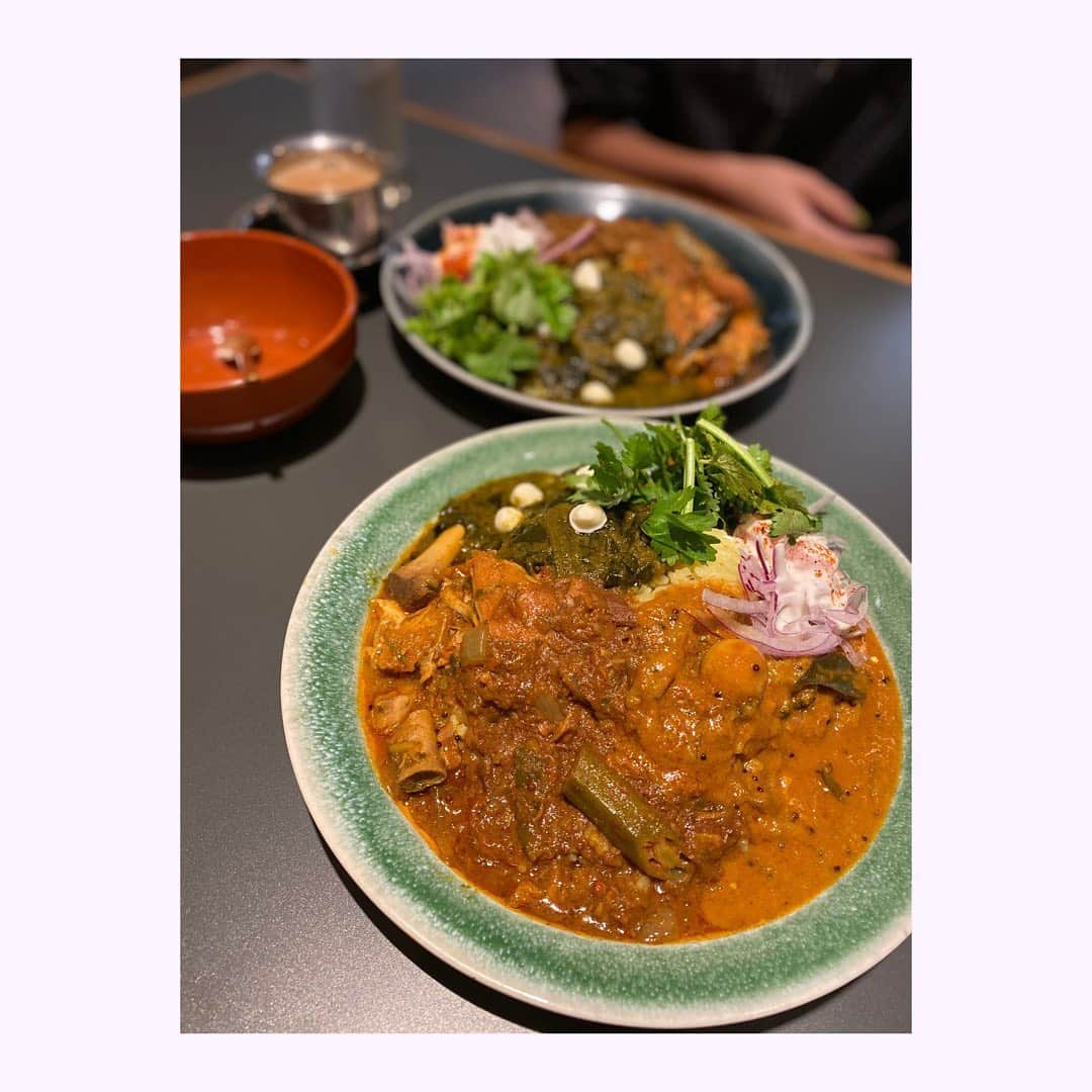 小塚舞子のインスタグラム：「イエロー@グランフロント大阪　11じから17じまでランチカレーが食べられます。しかもグランフロント。便利。そしてちゃんと美味しいんですよね。人類みな美味しい系の美味しさ。うたちゃんもほうれん草カレー食べてました。通います。 #カレー居酒屋yellow #グランフロントランチ #大阪駅カレー #梅田カレー」