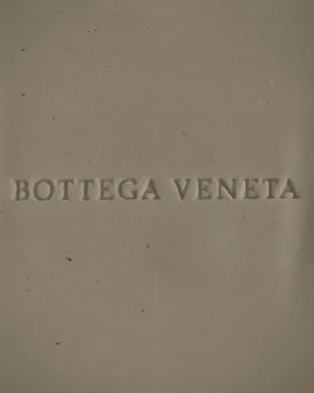 舞雛かのんさんのインスタグラム写真 - (舞雛かのんInstagram)「🧼. #bottegaveneta   最近、布マスクを毎日手洗いするのが 面倒に感じるようになり...  少しでも気分をあげるために、 去年、ホテルのアメニティで頂いた ボッテガの石鹸を使いはじめましたっ‪‪❤︎‬.  とっても良い香りで 洗濯の時間が楽しみになったー!!  作戦成功です‪☺︎‬✌︎︎.」11月21日 22時06分 - mizho_601