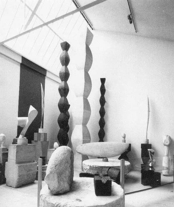 オーレリービダマンのインスタグラム：「The Paris studio of Constantin Brancusi Phot : Agence Rapho  #inspiration #aureliebidermann」
