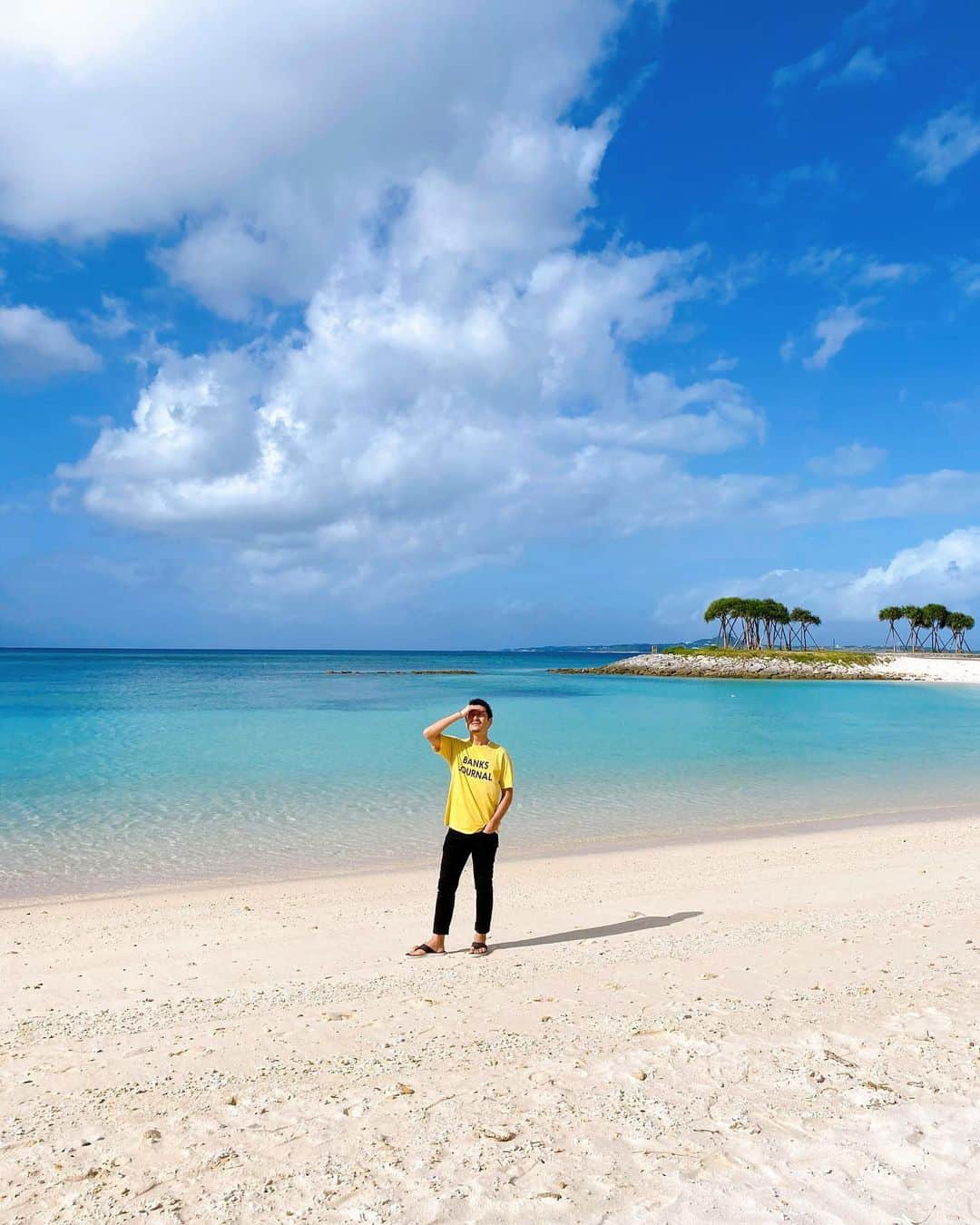 NAOTA（ナオタ）のインスタグラム：「I love UMI🏖🏖🏖 11月とは思えない温暖な気候で最高でした☀️  #okinawatrip  #okinawalife  #okinawa_love  #okinawajapan  #lovesunsets  #heartrock」