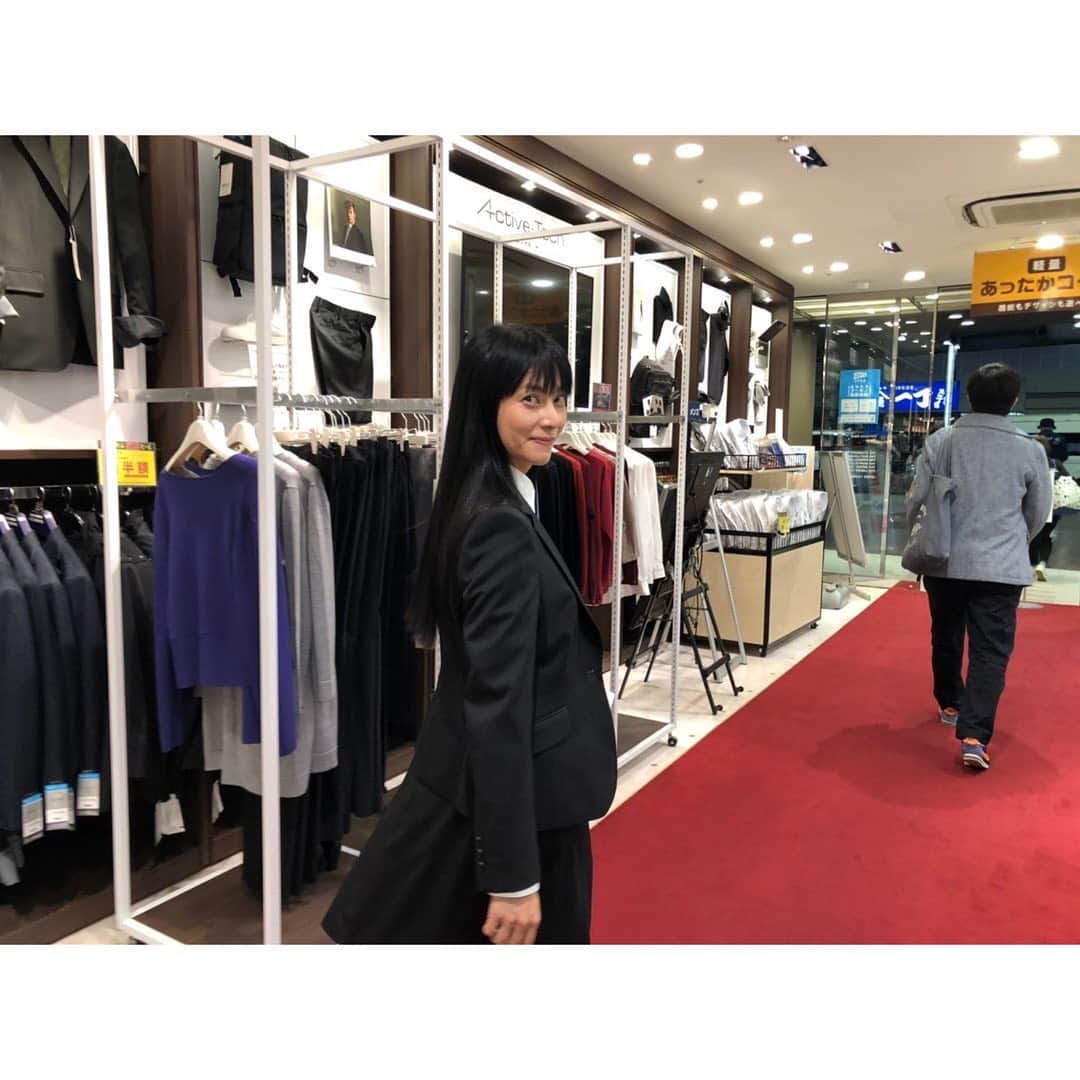 柴咲コウのインスタグラム：「本日はこのあと夜11時からだそうです！ #三十五歳の少女  #撮影今終わり #もう始まってるかなぁと思ったら #まだだって #急いで帰ろう〜 #いつのまにかInstagramの仕様が変わっている💦 #むずかしい」
