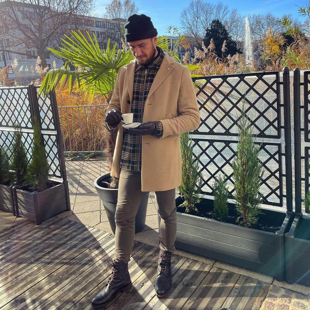 エルミン・ビチャクチッチのインスタグラム：「🍂☀️☕️🍁 #weekendvibes #ootd」