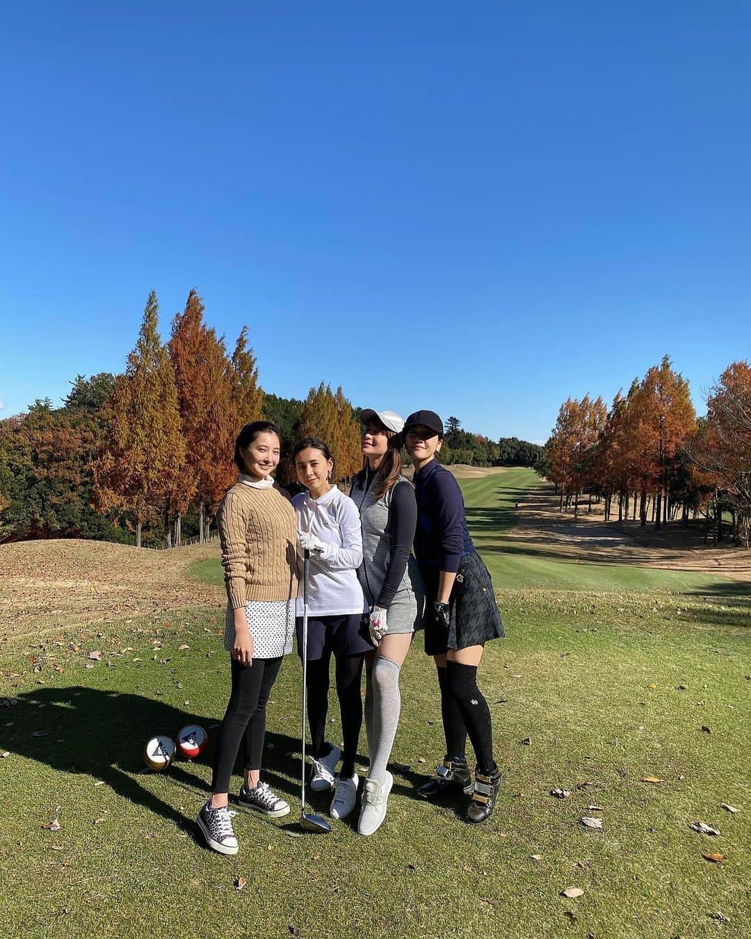大石絵理のインスタグラム：「golf day⛳️ 初めてスコアつけました😂😘 帽子わすれて眩しかった😂」