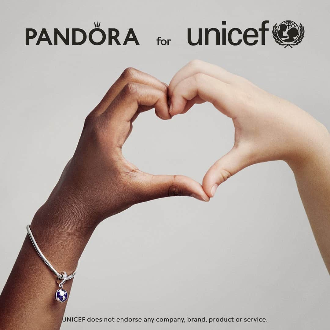 PANDORAさんのインスタグラム写真 - (PANDORAInstagram)「Empower young voices with our Limited Pandora for UNICEF charm. 15 EUR from each sale is donated to UNICEF’s efforts to reach more than 10 million children with opportunities to learn and express themselves. #PandoraForUNICEF #CharmsForChange」11月21日 22時27分 - theofficialpandora