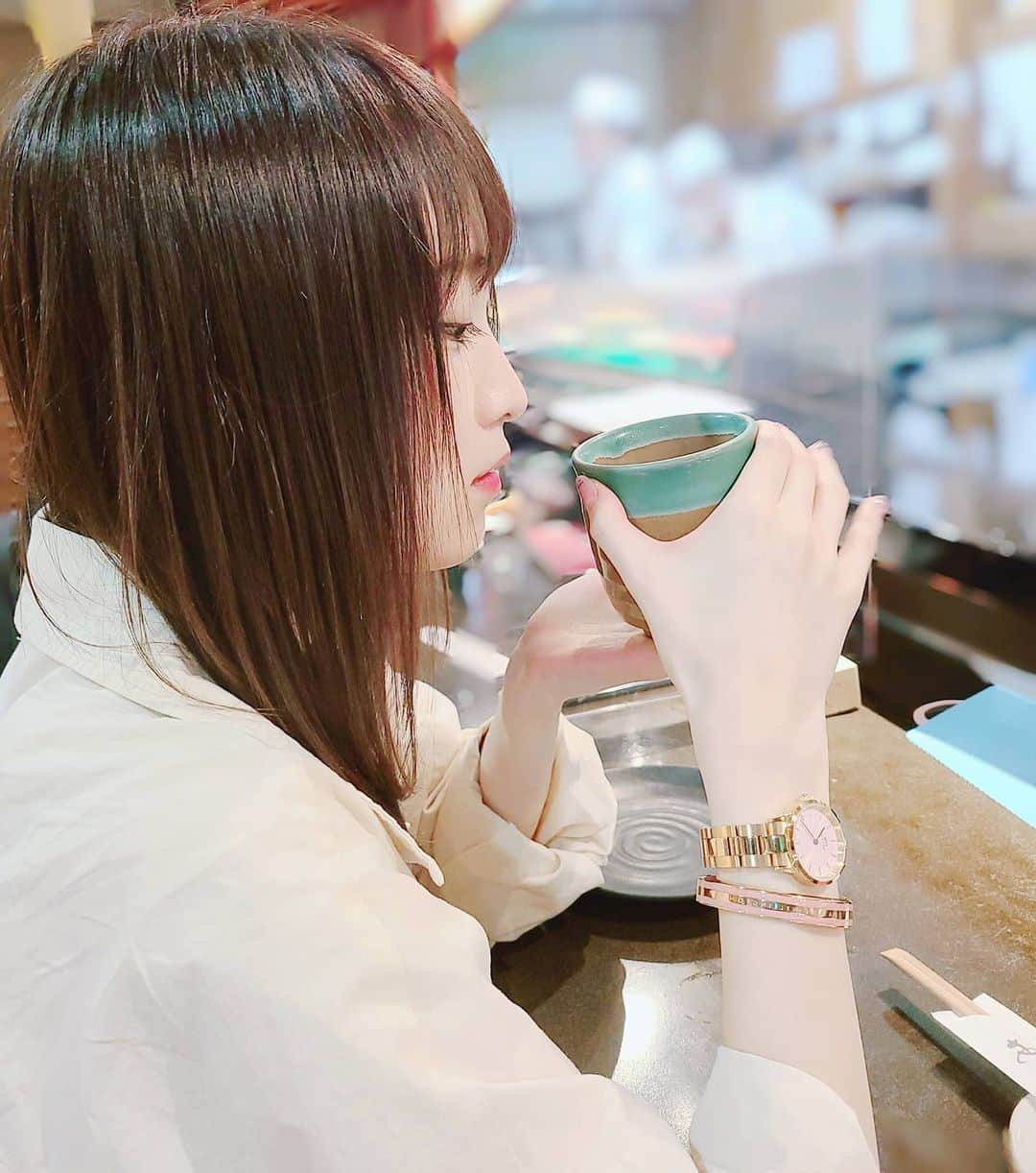 小田桐奈々さんのインスタグラム写真 - (小田桐奈々Instagram)「新しくゲットしたDanielWellington⌚ ゴールドに淡いピンクの文字盤が上品で可愛い。 バングルも合わせてピンクにしたよっ！(奈々)  * ᵗᑋᵃᐢᵏ ᵞᵒᵘෆ @danielwellington  * #DanielWellington #danielwellingtonwatches #danielwellingtonwatch #ダニエルウェリントン #DWブラックフライデー #手元倶楽部#腕時計コーデ#watchesdaily #watcheslover #watchesofinstagram  * 𓂃◌𓈒𓐍𓂃◌𓈒𓐍𓂃◌𓈒𓐍𓂃◌𓈒𓐍  🌟ブラックフライデーキャンペーン ・2020年最大のDW Black Fridayセールは11月30日まで期間限定実施中！ ・公式サイトwww.danielwellington.com/jpやDW直営店舗にて最大50％OFF！ ・15％OFFクーポンコード【odagiri】の併用でさらにお得！」11月21日 22時28分 - odagirinana