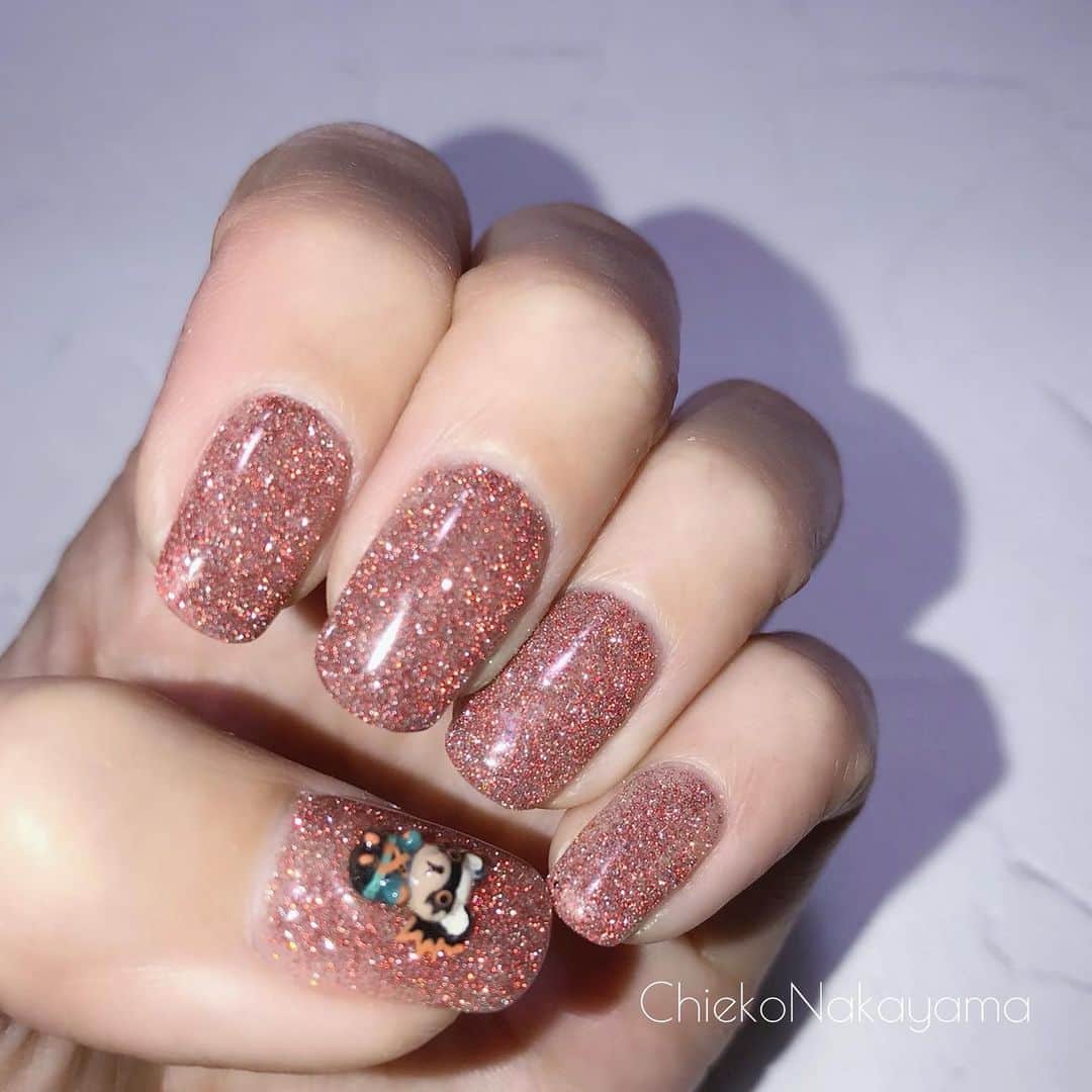 なかやまちえこのインスタグラム：「マイネイル左手はこちら💅⠀ ⠀ 流行りのフラッシュグリッターにしてみました✨✨⠀ ⠀ @prexyofficial フラッシュテラコッタ⠀ ⠀ #nail #nails #nailart #ネイル #美甲 #ネイルアート  #japanesenailart #manucure #japanesenails #manicurist #gelnails #أظافر #네일아트 #미용 #vẽmóng #ngườiđẹp  #เพ้นท์เล็บ #искусствоногтя #artedeuñas #เพ้นท์เล็บเจล #ジェルネイルデザイン #ネイルデザイン #senikuku #nagelkunst #グリッターネイル #ラメネイル #glitternails #flashnails #フラッシュグリッター #フラッシュネイル」