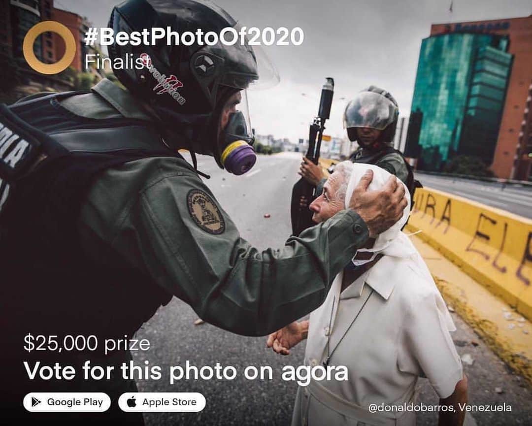 ミゲル・カブレラのインスタグラム：「Buenas, buenas.   ¡LA FOTO DE MI HERMANO @donaldobarros ESTÁ DE FINALISTA ENTRE LAS 50 MEJORES FOTOS DEL MUNDO Y ES LA ÚNICA DE VENEZUELA EN ESTA FINAL! 🇻🇪   Te fastidio para que me regales 5 minutos y entres en su ‘bio’ y le des al link que tiene allí para que te descargues AGORA, la aplicación donde esta concursando su foto dentro de LAS MEJORES 50 FOTOS DEL MUNDO según la app, como ya te dije.   Necesito tu voto, y que –si puedes– lo compartas con tu gente.   Es sencillo:  - Te bajas la app - creas un usuario - vas a CONCURSOS - luego a VOTAR - entras en #BestPhotoOf2020 - eliges la mía - Votar - que te salga VOTADO  Te van a mandar un correo de confirmación que es posible que te llegue a NO DESEADOS; atentos allí.   Dale una mano con tu voto a @donaldobarros. Compartamos.   En su cuenta de Instagram ha dedicado los últimos POSTS a explicar qué hacer para lograr votar.   Repito: no son más de 5 minutos.  ¡Gracias de corazon!」