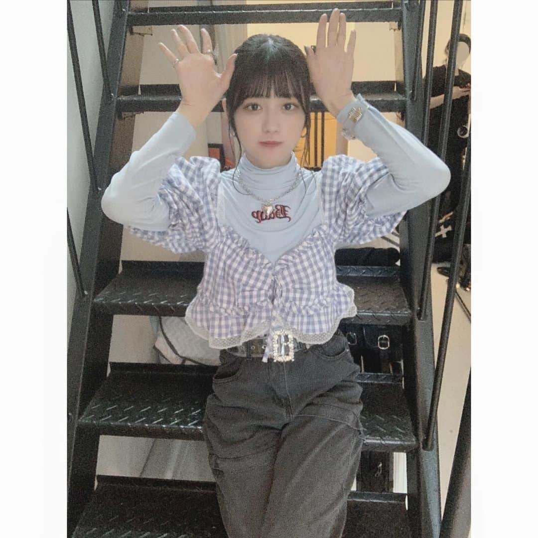 浅原凜さんのインスタグラム写真 - (浅原凜Instagram)「． MVのまだ載せてないオフショ︎︎☺︎ 私服衣装メンバーカラーでいつも着ない系統で可愛かった🐋🧊  この日まつげの調子がよい🙆🏻笑」11月21日 22時34分 - rinogsd728