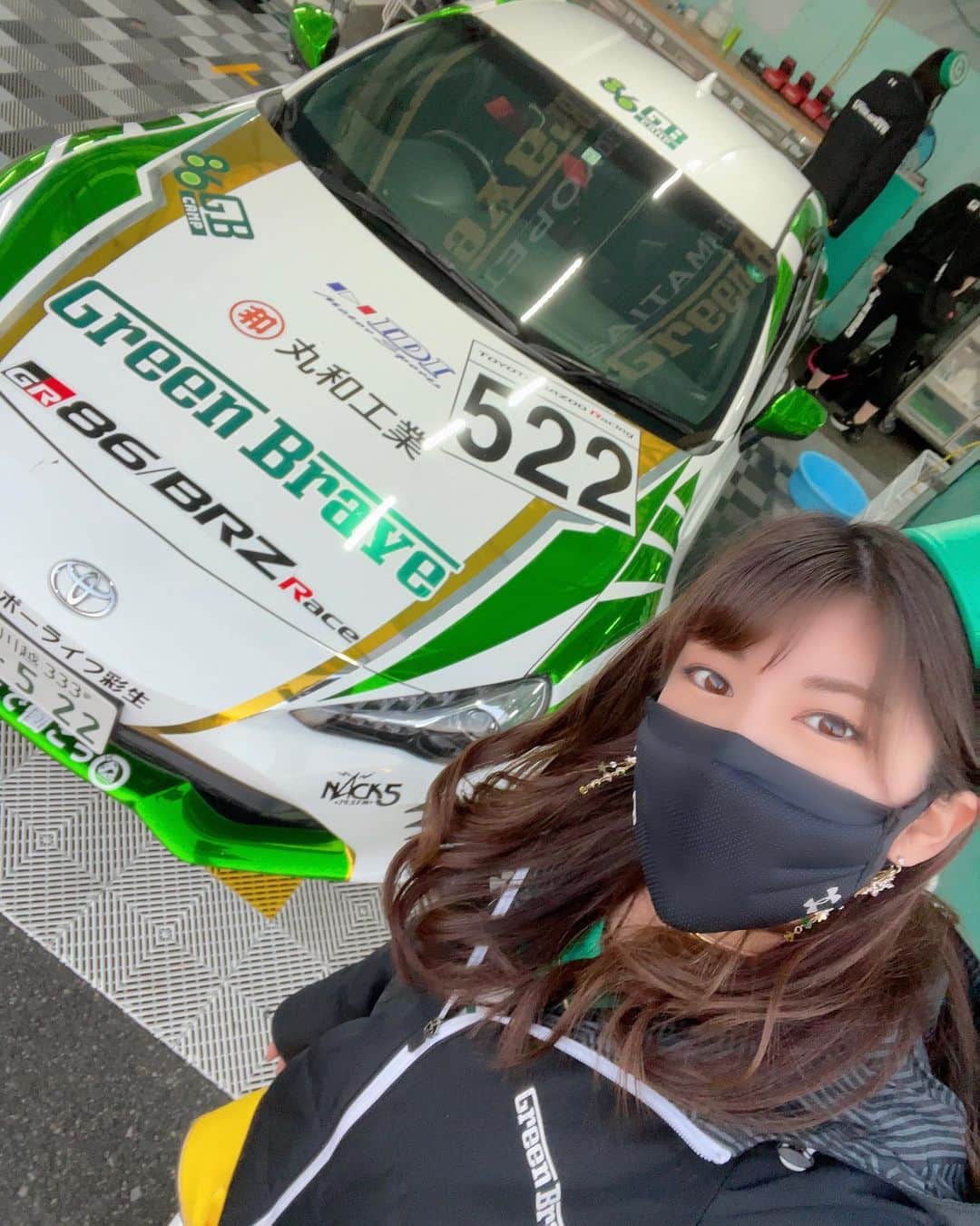 熊林保奈美のインスタグラム：「* . SUPER耐久 第4戦 & 86/BRZ Race 第7戦  もてぎ  S耐と86レース併催で 目まぐるしく今日一日が終わりました😳  86レース、GB campで クラブマンオープンクラスに参戦の樫村選手は 予選20位→決勝16位でチェッカーを受け、 今シーズンのレースを終えました🥺👏🏻 いつも明るく気さくに話しかけてくださり、 レースに対してとても真剣で、 そして心からレースを楽しんでいるのが伝わってきて、 最後の樫村選手の挨拶は泣きそうでした😣 1年間お疲れ様でした✨  プロクラスは予選大接戦の中 川合選手12番手、吉田選手13番手タイムで チェッカーを受け、明日の決勝をむかえます！  スーパー耐久は明日の決勝 ST-3クラス3番手スタートとなります👏🏻  明日も埼玉トヨペットGreen Braveの応援を よろしくお願い致します😊💚 . * #埼玉トヨペット #埼玉トヨペットgreenbrave #GreenBrave #crownrs #埼玉トヨペットサポーターズ #s耐 #s耐もてぎ #86brzrace」