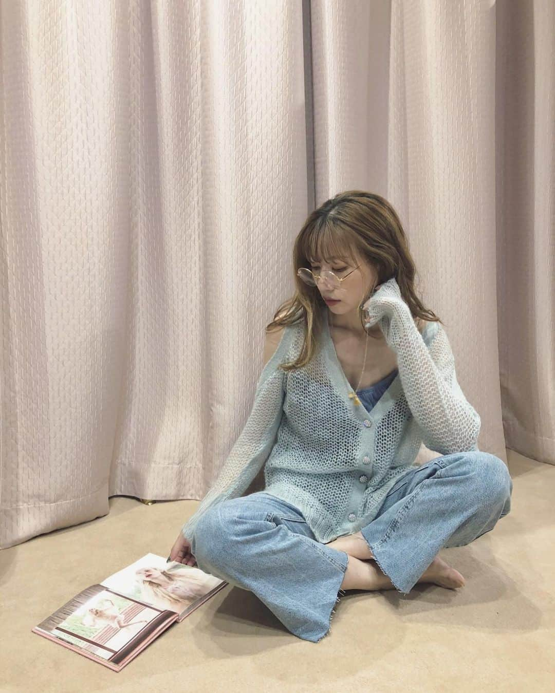 HONEY MI HONEY OFFICIALさんのインスタグラム写真 - (HONEY MI HONEY OFFICIALInstagram)「crochet long cardigan🎀  鍵編みの透け感が特徴のニットカーディガン フロントのボタンはラインストーンで華やかさをプラス オープンショルダーやバックの丈を長くして、印象的なアイテムに  @honeymihoney_official  @honeymihoney_style  #HONEYMIHONEY #表参道 #原宿 #南堀江 #大阪 #时尚 #我的最愛 #ハニーミーハニー #tokyo #osaka #outfit #fashion」11月21日 22時52分 - honeymihoney_official