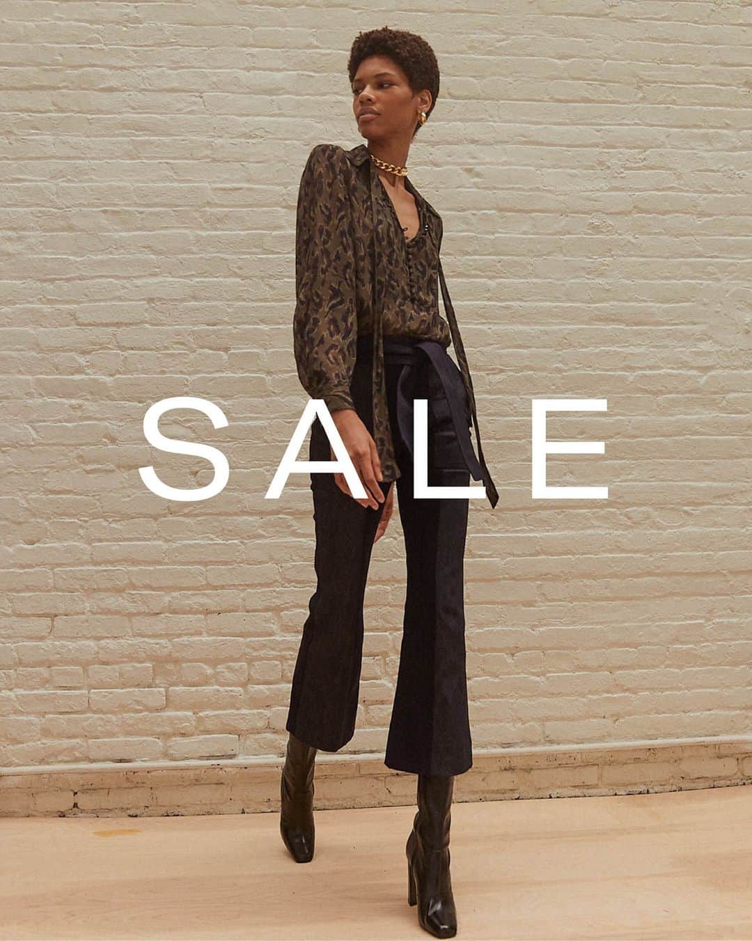 デレクラムのインスタグラム：「Don't forget about our surprise sale! Head to our website to find 40% to 60% off your favorite styles.」
