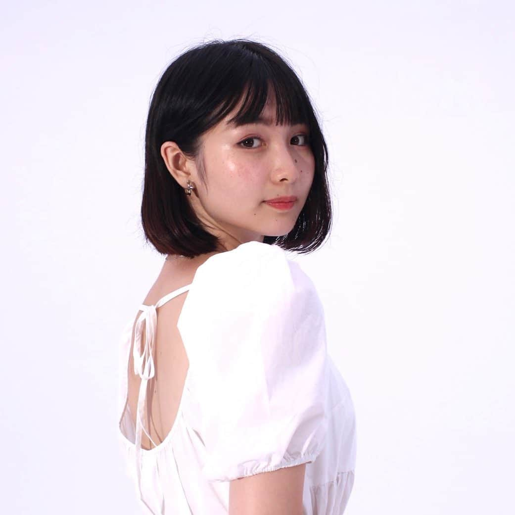 志茂彩奈のインスタグラム：「いよいよ明日がファイナルステージ！ どうもがいても私のミスキャン活動は明日で終了です。  ファイナルステージまでの最後の投稿となるのでたくさんのことを伝えたいのですが、今の思いを全て伝えてしまうと 泣いてしまうので、、少しだけ。笑  みなさん、2ヶ月間応援本当にありがとうございました。  ありがとうだけでは伝えきれません。  たくさんの応援があったからこそ、私は明日の本番に 臨むことができました。  笑っても泣いても最後のステージ。  自分らしくやり遂げてみせます。  ぜひ見守っていてください。  あかん！暗い感じになってしまう！！笑 (切り替え) 最後までみんなと楽しくファイナルステージを創り上げていく のでぜひご覧ください🙌  13：20〜15:00 ファイナルステージです✨ お待ちしてます！🕺✨ ・ ・ #ミスキャンパス同志社女子2020 #ミス同女 #ファイナリスト #ミスキャンパス #しもぽち #ファイナルステージ#ぜひご覧ください#最後まで自分らしく#icandoit」