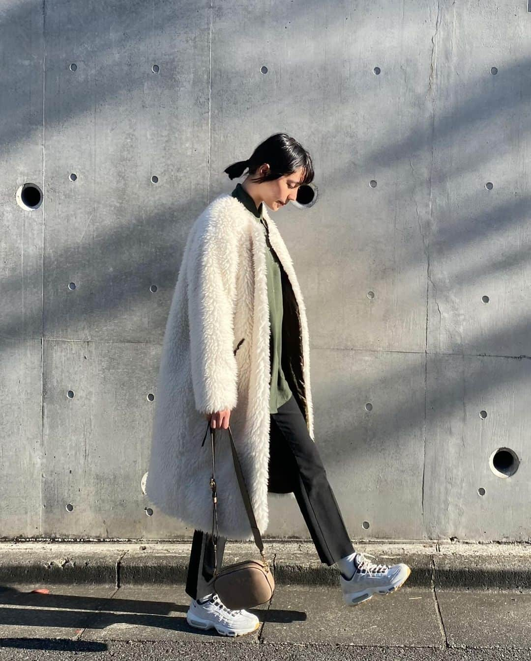 Kayumi Asukaさんのインスタグラム写真 - (Kayumi AsukaInstagram)「お久しぶりの私服。 ホワイト×カーキの組み合わせにハマってて、この日もそう！ Tops: vintage Bottom: vintage Outer: @casa_fline  Shoes: @nike  Bag: @stellamccartney  #casafline  #nike #stellamccartney  #お久しぶり私服」11月21日 23時14分 - kayumiasuka