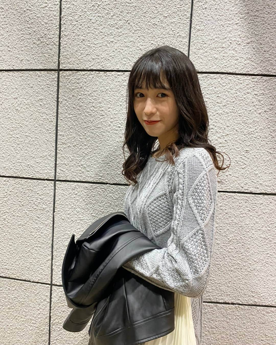 小泉遥香さんのインスタグラム写真 - (小泉遥香Instagram)「間違い探しみたいな3枚笑  何が違うかな？笑  #Instaharum #私服 #アイドル #超とき宣 #おはる #小泉遥香 #秋コーデ #甘辛コーデ #fashion #ootd #コーディネートはこーでねーと #間違え大喜利見てみたかったりしますw」11月21日 23時17分 - haruka_koizumi_official