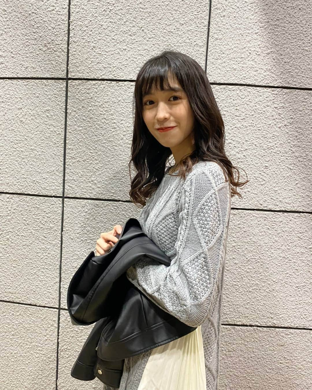 小泉遥香さんのインスタグラム写真 - (小泉遥香Instagram)「間違い探しみたいな3枚笑  何が違うかな？笑  #Instaharum #私服 #アイドル #超とき宣 #おはる #小泉遥香 #秋コーデ #甘辛コーデ #fashion #ootd #コーディネートはこーでねーと #間違え大喜利見てみたかったりしますw」11月21日 23時17分 - haruka_koizumi_official