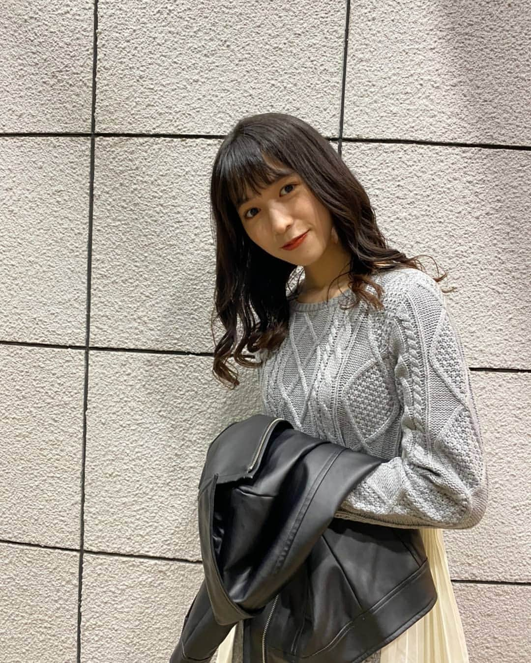 小泉遥香さんのインスタグラム写真 - (小泉遥香Instagram)「間違い探しみたいな3枚笑  何が違うかな？笑  #Instaharum #私服 #アイドル #超とき宣 #おはる #小泉遥香 #秋コーデ #甘辛コーデ #fashion #ootd #コーディネートはこーでねーと #間違え大喜利見てみたかったりしますw」11月21日 23時17分 - haruka_koizumi_official