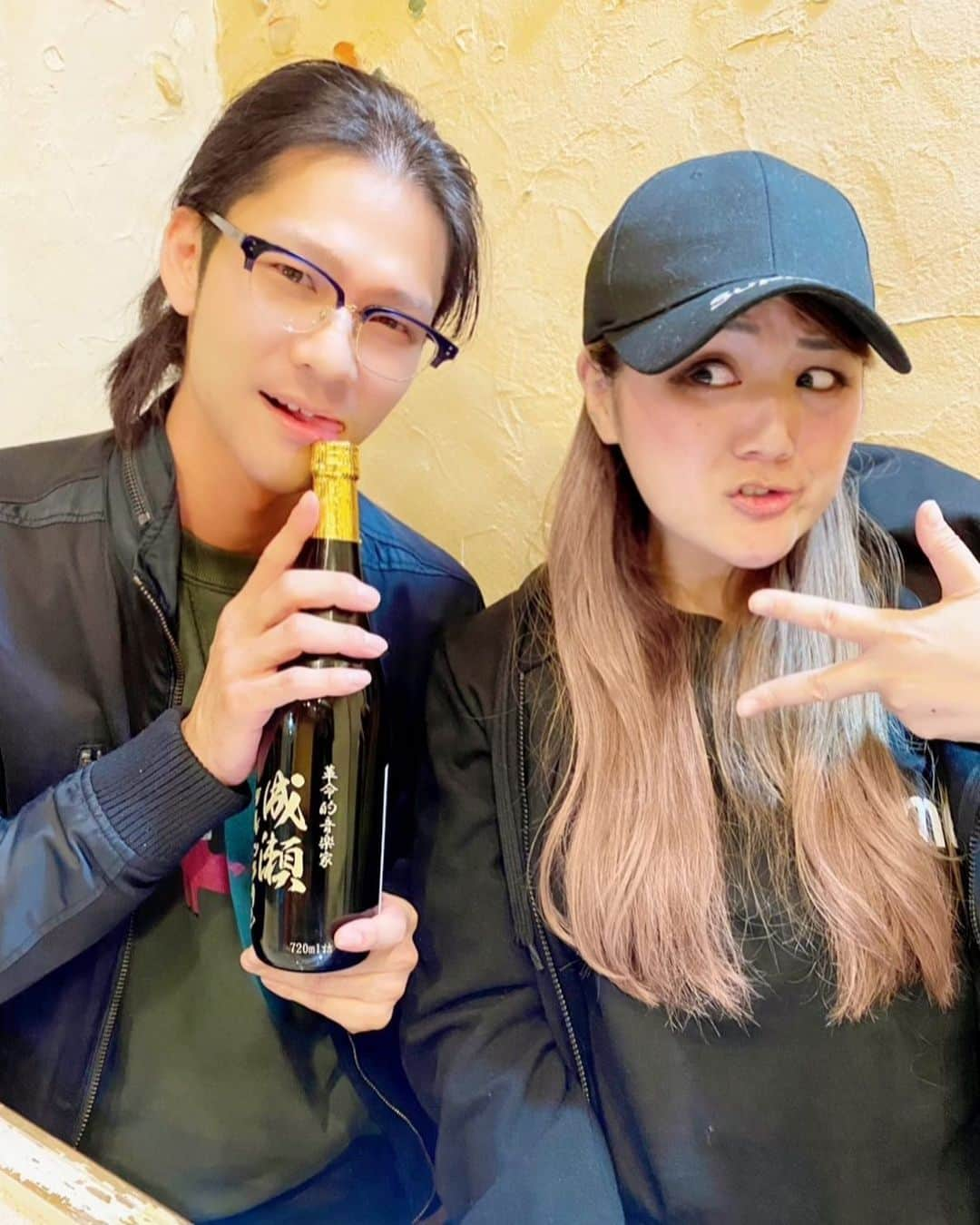 なちゅのインスタグラム：「#成瀬ブルックリン @brooklyn.naruse  の門出！ #モーターシティペンギン  いつでもどこでも何歳でもまたコンビネーション出来ると信じてます!🐧🤍✨🤝  ブル様のパフォーマンスが大好きだし 天才はどこに居ても天才. みなちゃんも来てくれて楽しい夜だったあ！🍻♬😆🐧✨🤍‼︎ありがとう! これからも‼︎✨🐧🤍✨」