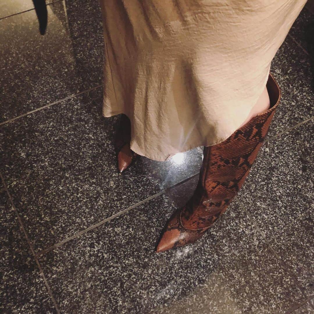 のインスタグラム：「👢🤎 ・ ・ ・ ・ #ロングブーツ #パイソン柄  #bootseason  #ootd #fashion #ブラウンコーデ  #木下ココ」