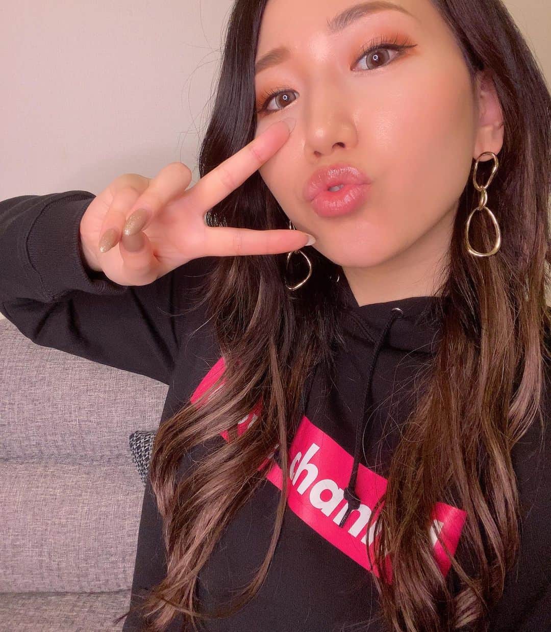 佐山愛 佐山愛さんのインスタグラム写真 - (佐山愛Instagram)「❤︎ 2020/12/25 YouTubeチャンネル LOVEchannel  -らぶちゃん- START!!!! 動画公開前に登録者数1万人達成したら、、、、ふふふふ💕  ハイライトにYouTubeとTwitterのリンクがあるので、チャンネル登録とフォロー ...