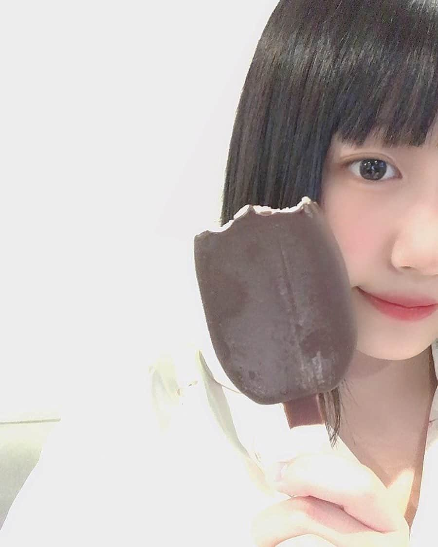 髙橋莉穂のインスタグラム：「・ ・ ・ ・ お風呂上がりの🍨 この前の投稿はお化粧した写真だったけどこれはすっぴんなんだ〜😹 みんな今日もお疲れ様🎀 ・ ・ ・ ・ #プラチナムプロダクション #プラチナムプロダクション所属 #自撮り #自撮り女子 #お洒落さんと繋がりたい #いいね返し #いいねした人で気になった人フォロー #ボブ #高橋莉穂 #髙橋莉穂」