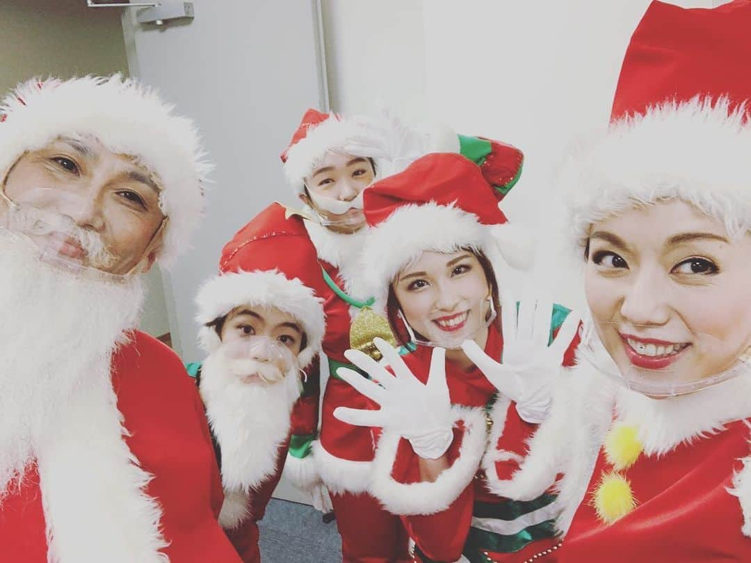 安藤令奈のインスタグラム：「きかんしゃトーマスクリスマスコンサート🎄かめありリリオホール公演🌟  ご来場頂きまして、ありがとうございました☺️✨✨  いつもと違う演出でしたが、元気よく一緒にリズムを取ったり、たかーく手をあげてくれて、とってもとっても嬉しかったです💕 そして、お口はチャック！にご協力頂きありがとうございます(＞＜)  トーマスとトーマスの仲間達と共に、見えない敵に十分に気をつけながら、ハイパワーで舞台上を駆け巡ります🚂  本日は本当にありがとうございました✨✨  #きかんしゃトーマス #クリスマスコンサート」