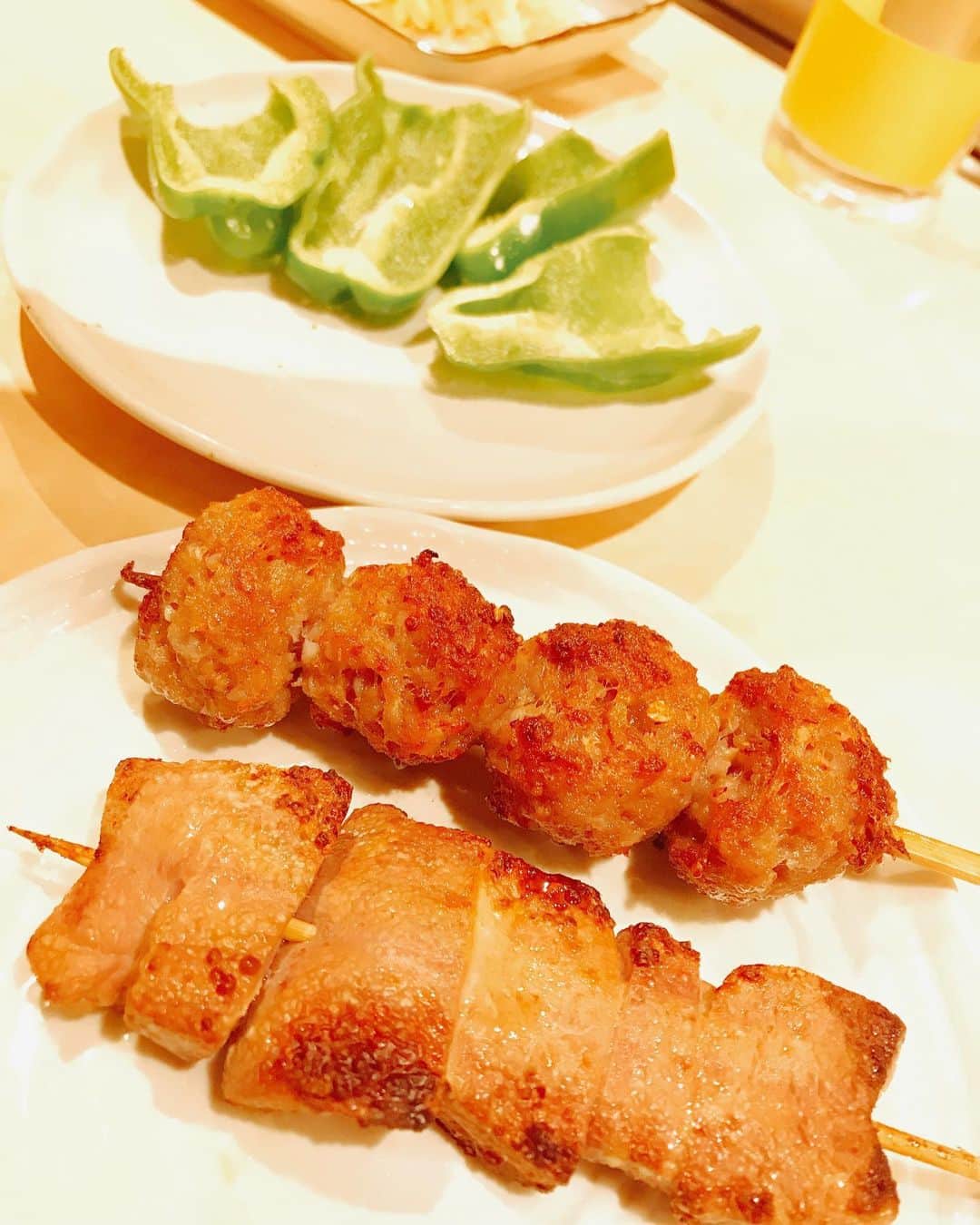 八木沼純子さんのインスタグラム写真 - (八木沼純子Instagram)「久々に鈴木屋さん。大満足🤩 ・ ・ #なかなか入れない #2巡目に滑り込み #煮込み最高です #串焼き も #夜8時には売り切れてしまうことも #お店でいただいたのは1年半ぶりくらい🤔 #コロナ自粛期間はテイクアウトでお世話になりました #あったかごはん  #ソーシャルディスタンス継続 #会話もそこそこに夢中で食べる」11月22日 9時13分 - junko_yaginuma